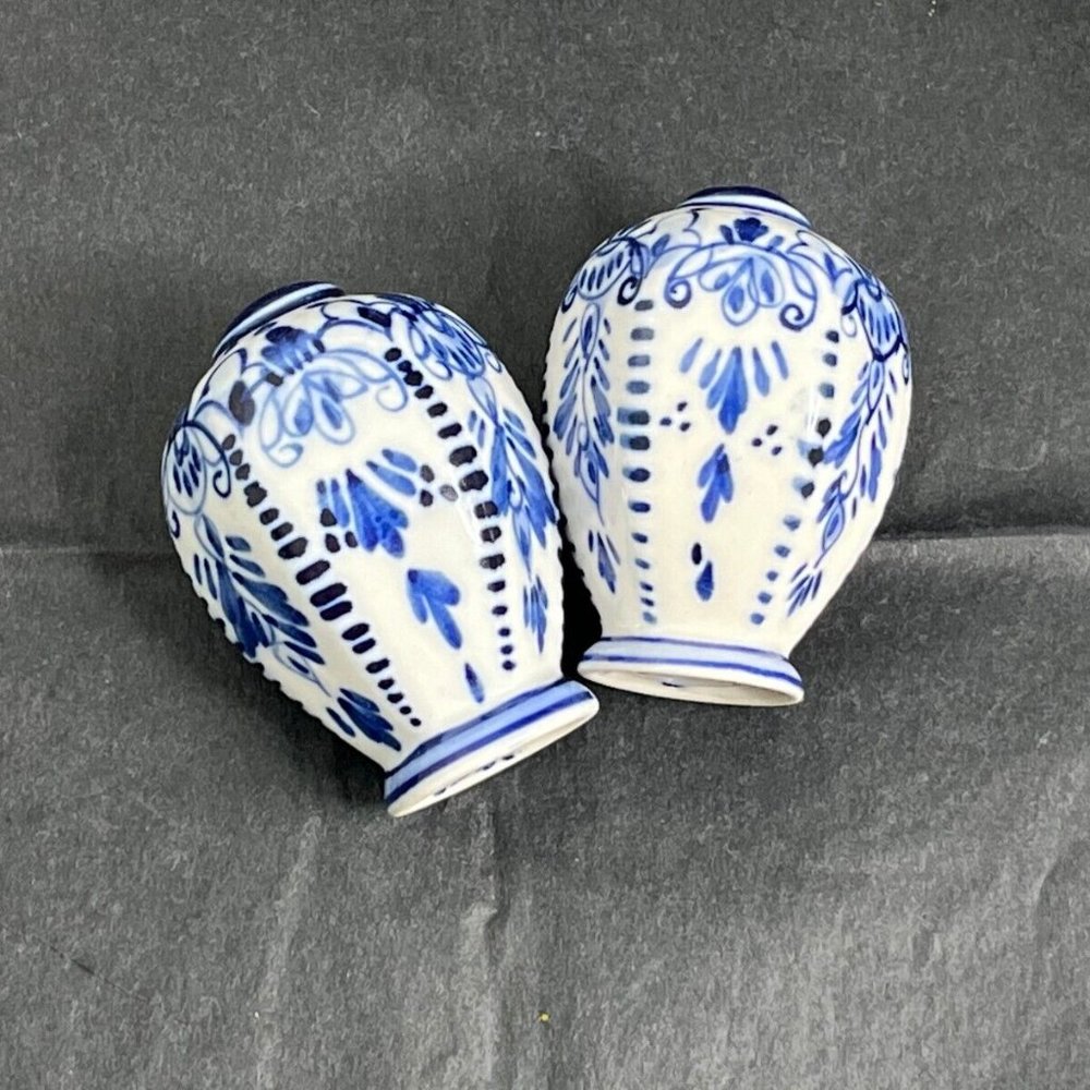 Blue and White Salt and Pepper Shakers, Ceramic PotteryBlue and White Salt and P